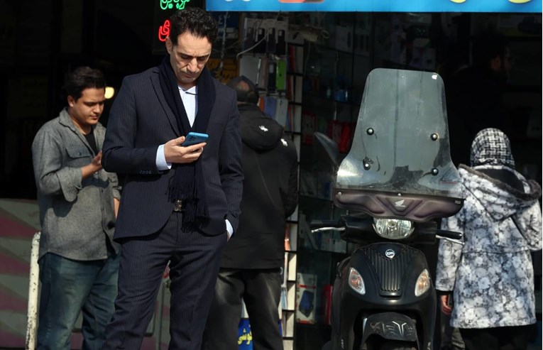 Teheran blokirao veze s vanjskim svijetom. "Gašenje interneta je potez očajnog režima"