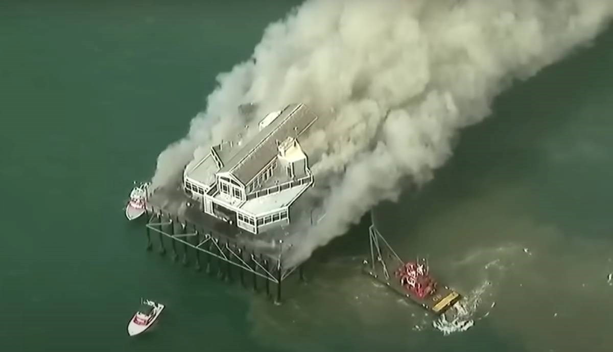 VIDEO Izbio veliki požar na povijesnom pristaništu u Kaliforniji