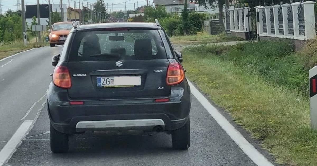 Fotka auta zbunila mnoge na Fejsu. Vidite li vi u čemu je problem?