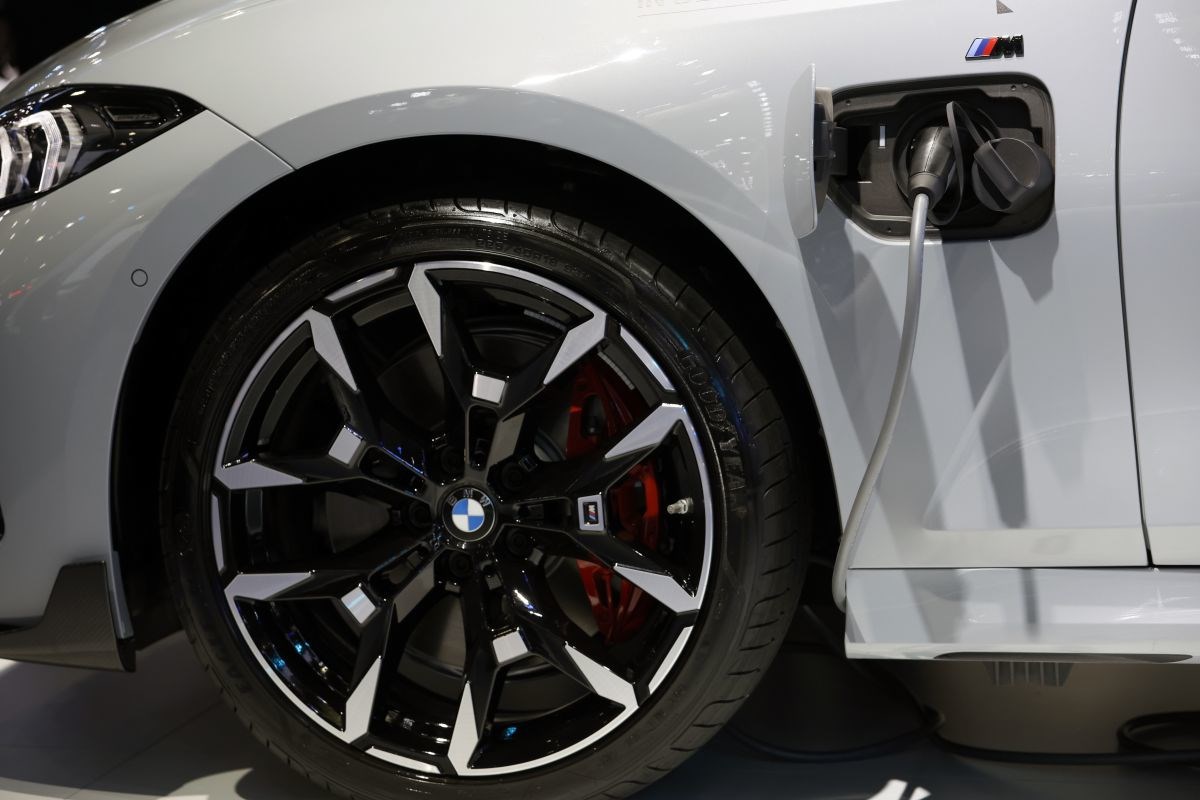 Rat u Iranu potaknuo potražnju za električnim autima u Europi