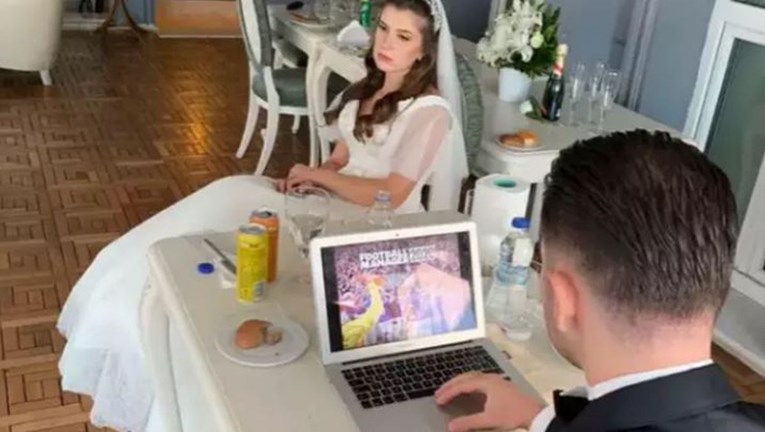 Mladoženja ponio laptop na vjenčanje i igrao igrice dok je mladenka sjedila sa strane