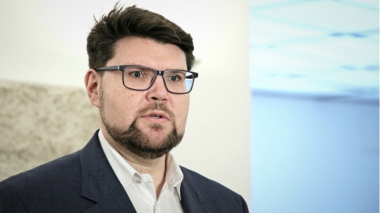 Grbin: Plenković je kukavica, i to velika