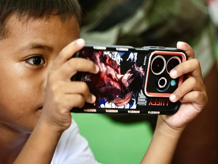 Bivši britanski ministar: Djeca na društvenim mrežama upijaju sadržaj za odrasle