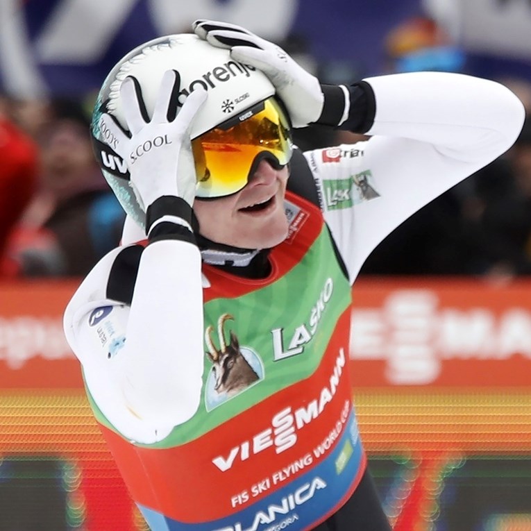 Slovenac preletio Planicu. Pogledajte najduži let u povijesti skijaških skokova