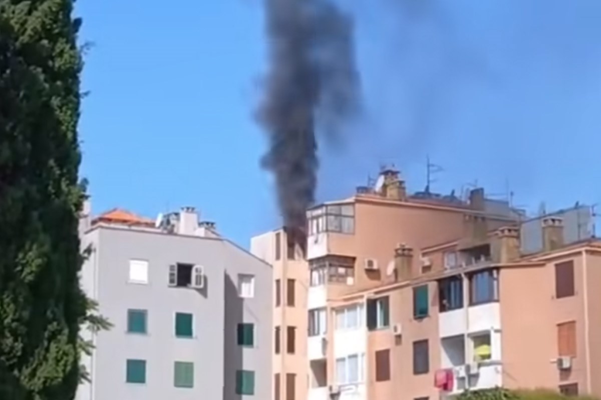 Gorio stan na vrhu zgrade u Rovinju