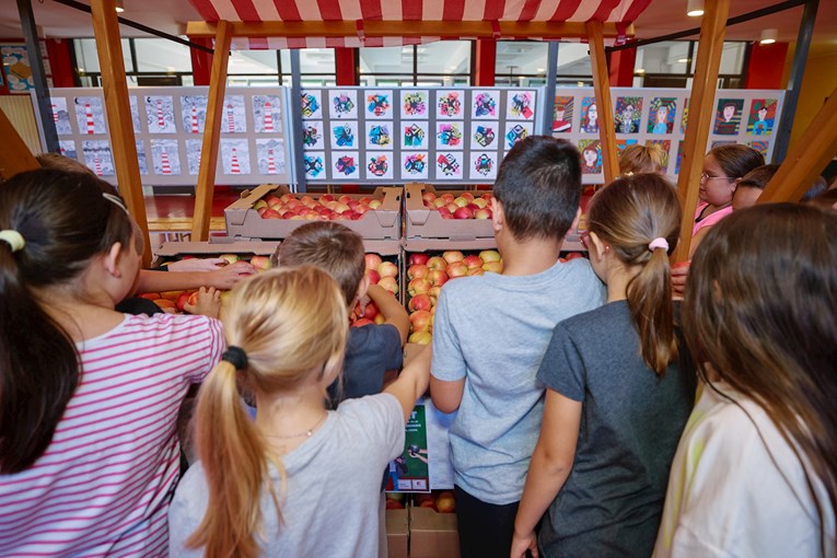 Kaufland 8. godinu zaredom školarcima donira voće i povrće