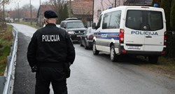 Kod Bjelovara parkirao na nizbrdici, auto krenuo u rikverc i pregazio mu sina (9)