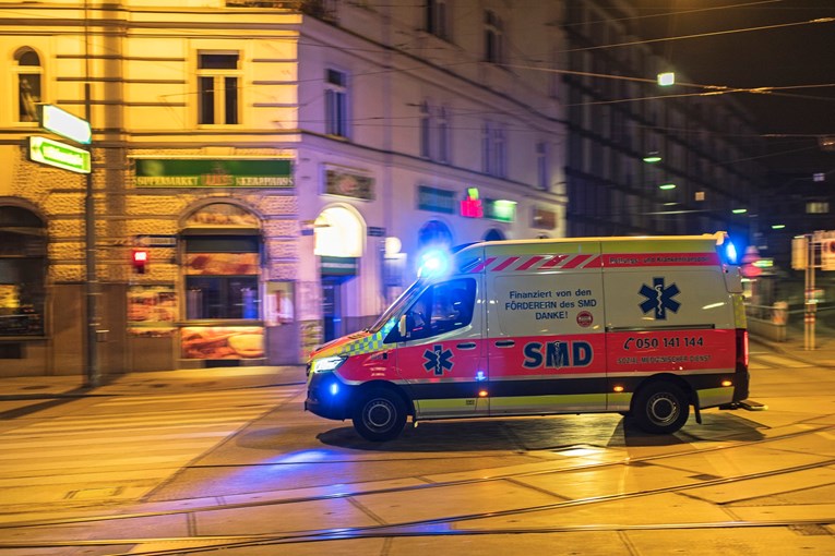 Majka u Austriji slučajno pregazila jednogodišnju kćer