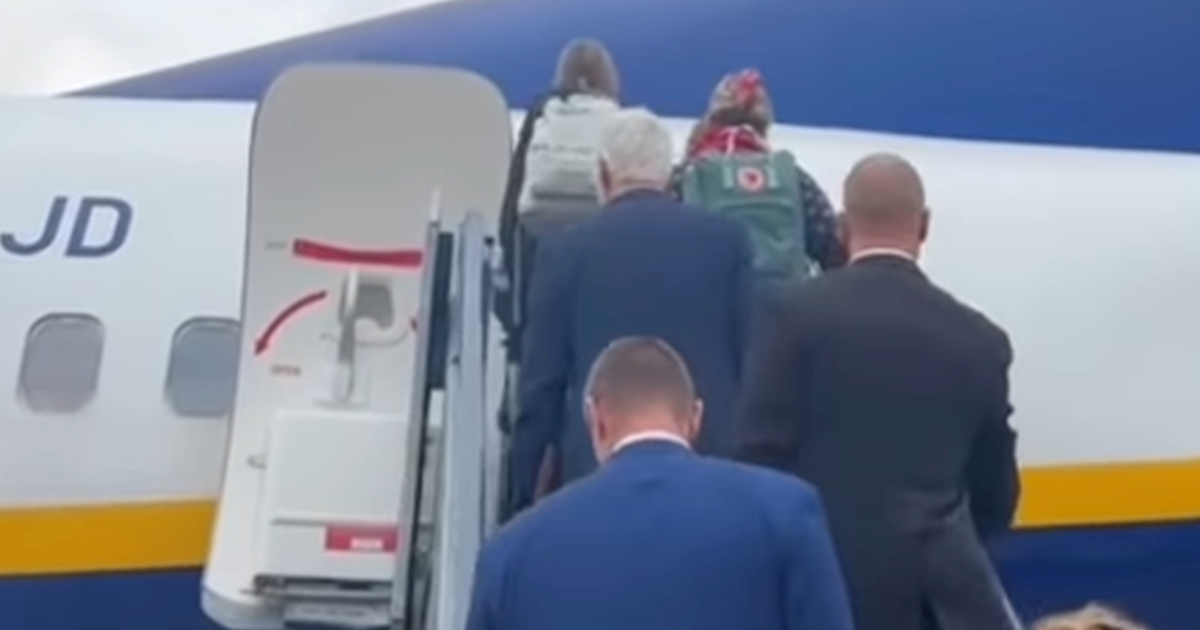 Češki predsjednik letio Ryanairom, video postao viralan