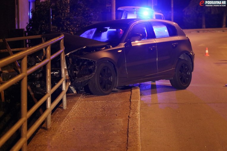 BMW-om se u Koprivnici zabio u most, sve je smrskano