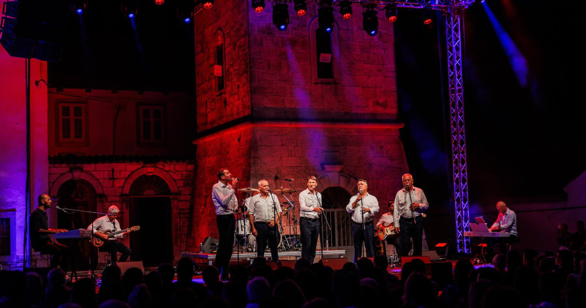 FOTO Tomislav Bralić i klapa Intrade održali koncert u čast Oliveru Dragojeviću
