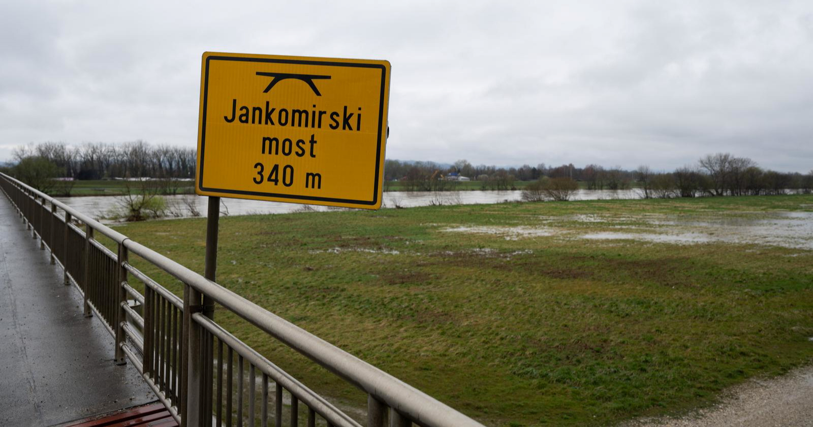 Muškarac (33) zatrpavao otpad kod Jankomirskog mosta. Dobio istražni zatvor