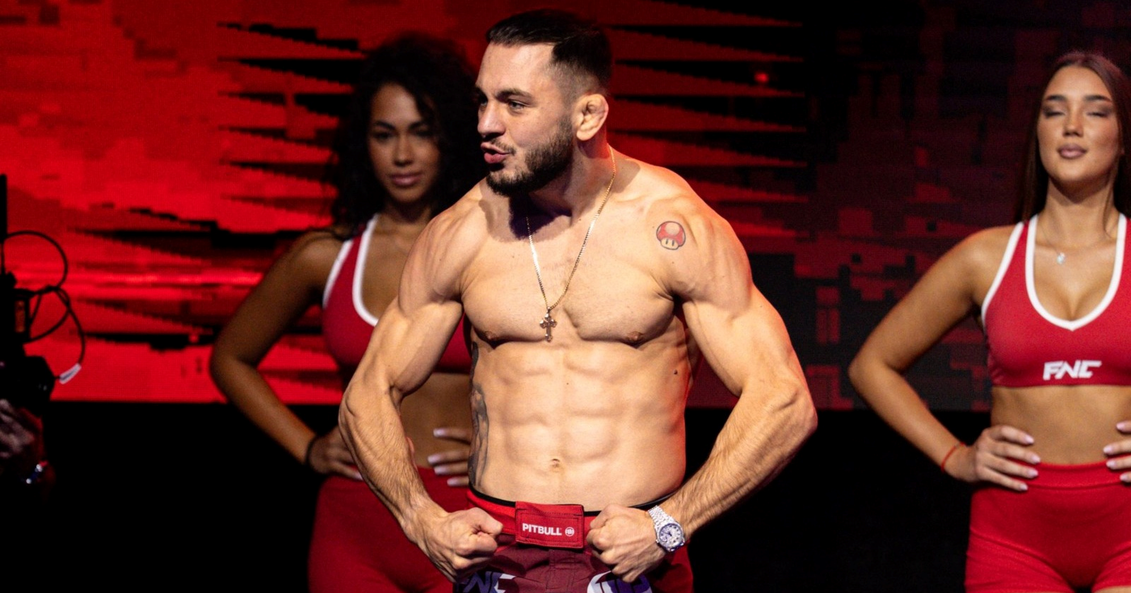 Crnogorska zvijezda nokautirala UFC-ovog veterana na FNC-u. Posrtaj Vase Bakočevića