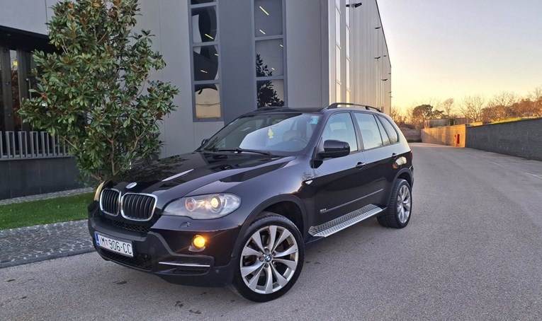 Sjajna prilika: BMW X5 3.0D s novim diskovima i pločicama za samo 10.200 eura