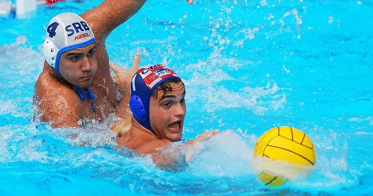 Mladi hrvatski vaterpolisti pobijedili Srbiju i osigurali četvrtfinale EP-a