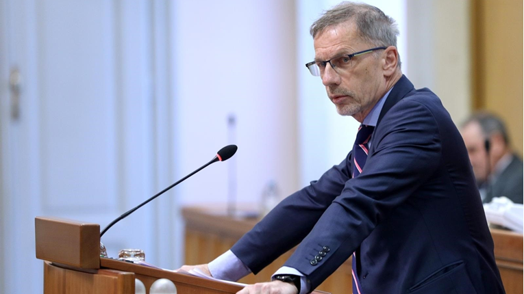 Oporba oštro kritizirala HNB zbog inflacije. Petrov pozvao Vujčića da preda ostavku
