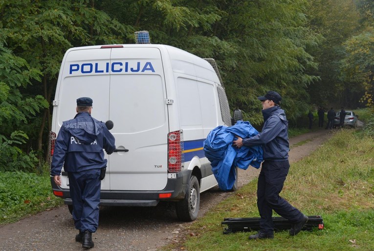 Bježao policiji i uzeo vlastito troje djece za taoce, prijetio da će jedno ubiti