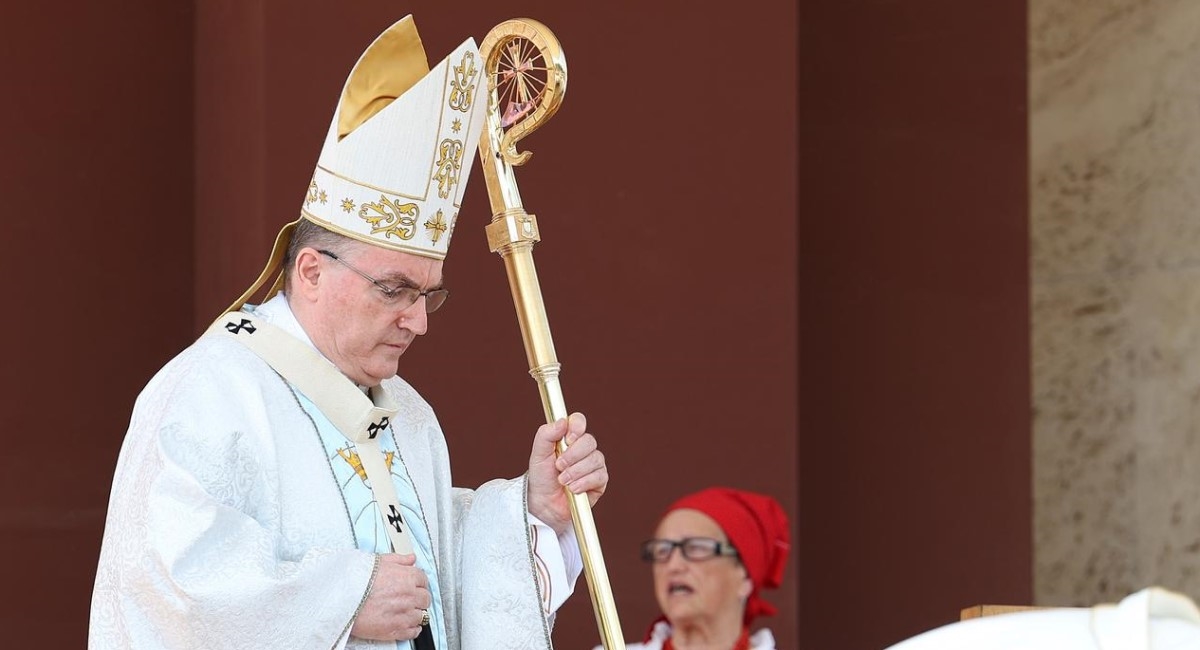 Bozanić čestitao Božić, spominje radnike u zdravstvu i ljude koji su izgubili bližnje