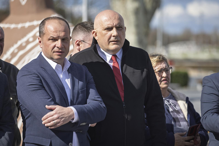 Jučer pozvao na bojkot Thompsona. Danas se žali da mu je SDP oduzeo Fejs stranicu
