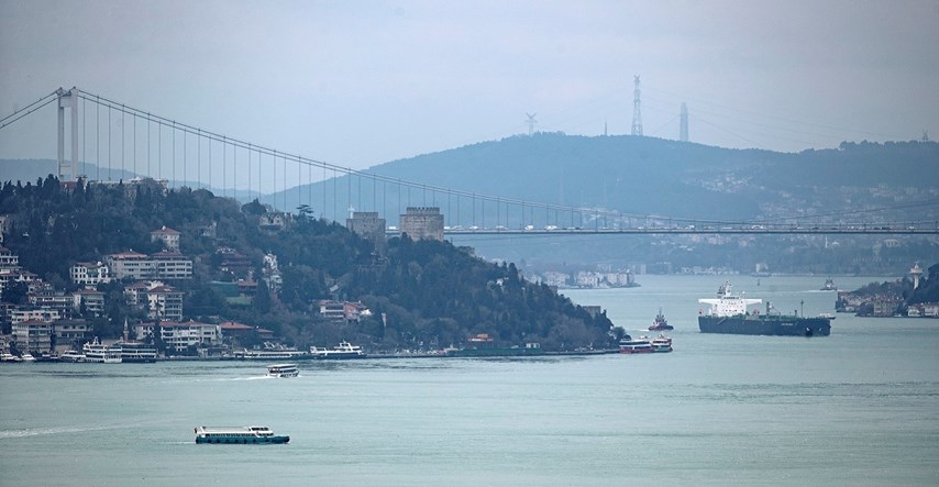 Tjesnac Dardaneli zatvoren zbog velikog šumskog požara u Turskoj