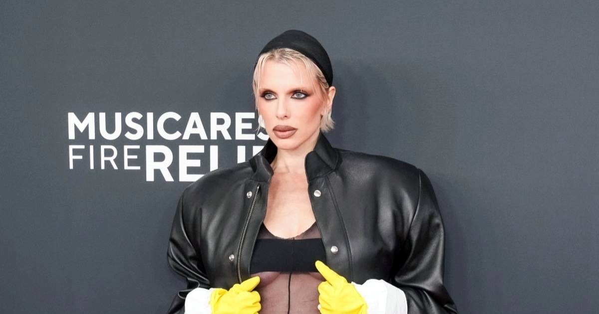 Bivša cura Kanyea Westa na Grammyju se pojavila golišava, nosila je gumene rukavice