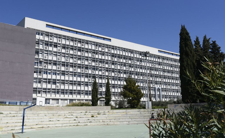 Prazni se jedna bolnička zgrada u Splitu, postat će glavna bolnica za zaražene u Dalmaciji