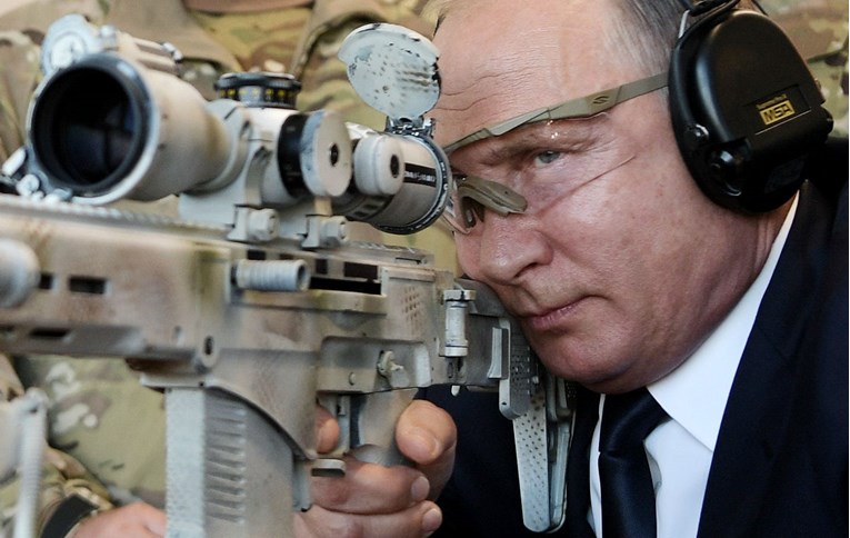 Putin: Rusija treba borbene robote, dronove i lasere