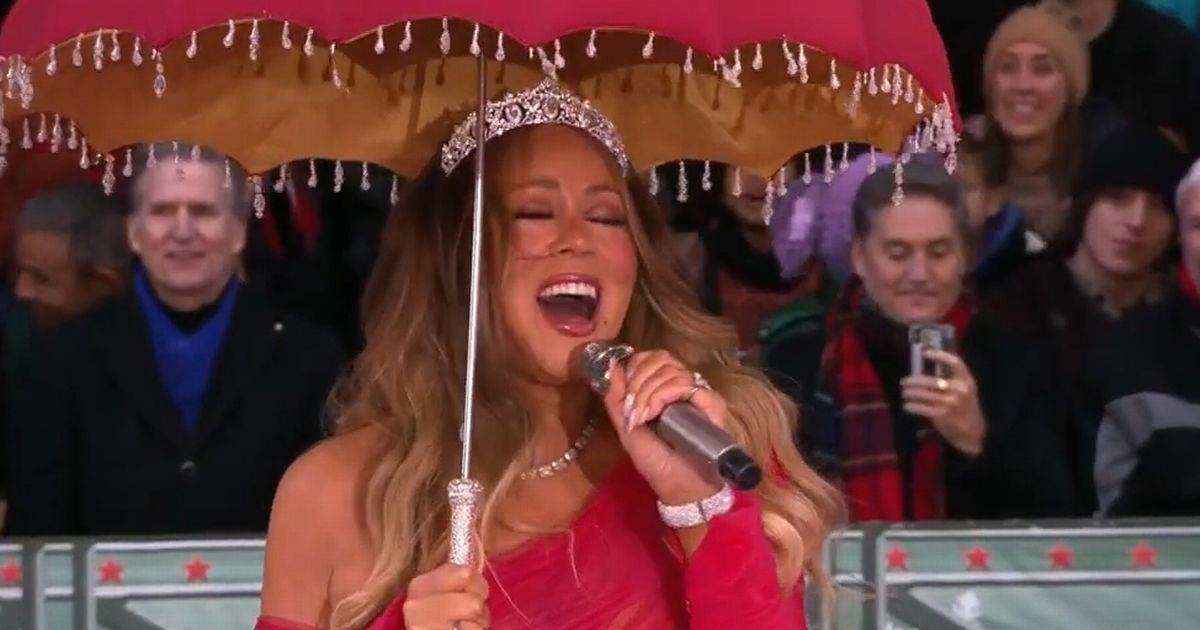 Mariah Carey izvela svoj božićni hit, ljudi je napali: Tvoje pjevanje je komično