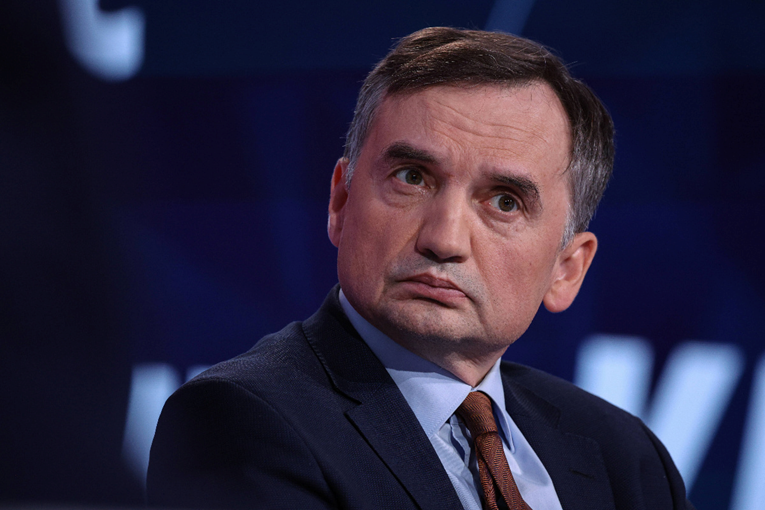 Orban dao azil bivšem poljskom ministru. Varšava: "Bježi kao kukavica"