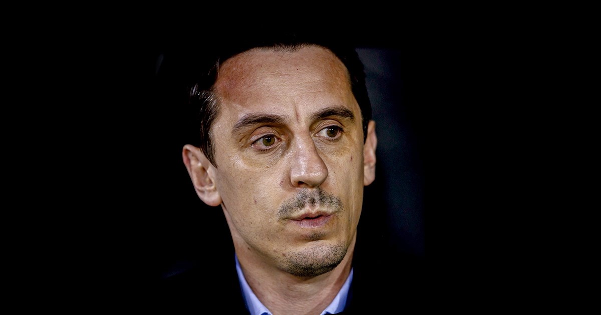 Neville: De Jong bi trebao tužiti Barcelonu