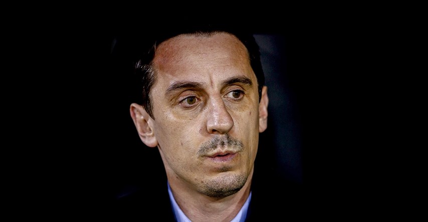Neville: De Jong bi trebao tužiti Barcelonu