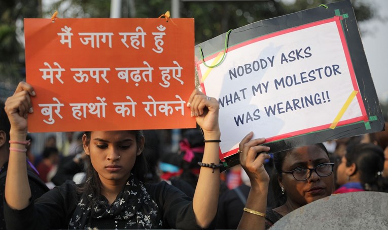 Umrla indijska tinejdžerica koju su grupno silovali, ljudi su bijesni