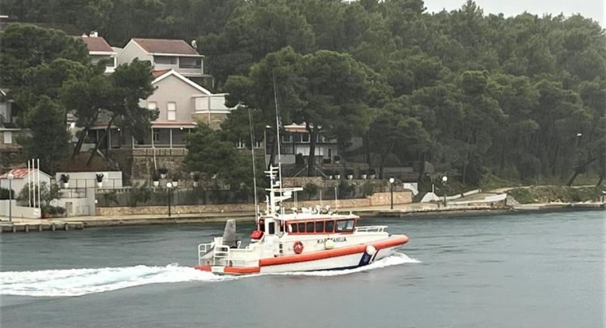 Novom brodicom za medicinski prijevoz prvi put prevezeni pacijenti s Brača