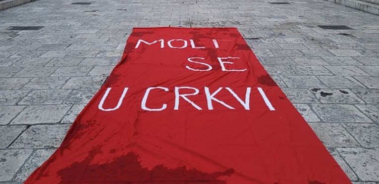 FOTO Pogledajte transparent koji je dočekao klečavce u Splitu