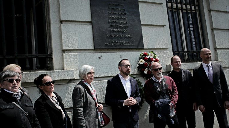 Tomašević i njegovi suradnici odali počast žrtvama raketiranja Zagreba