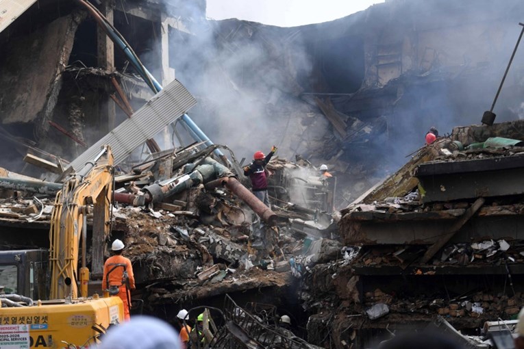 Raste broj mrtvih u požaru trgovačkog centra u Pakistanu, počelo izvlačenje tijela