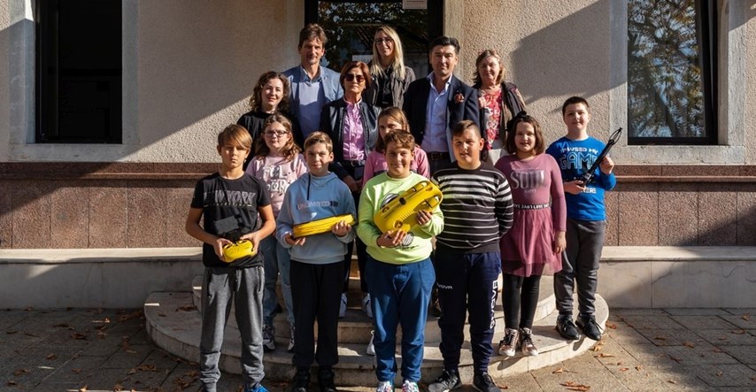 Učenici OŠ Malinska-Dubašica dobili podvodni dron za istraživanje mora