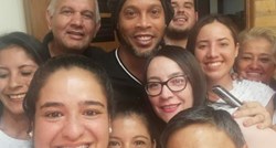 Ronaldinho u državnom odvjetništvu. Umjesto optužnice slijedio je grupni selfie