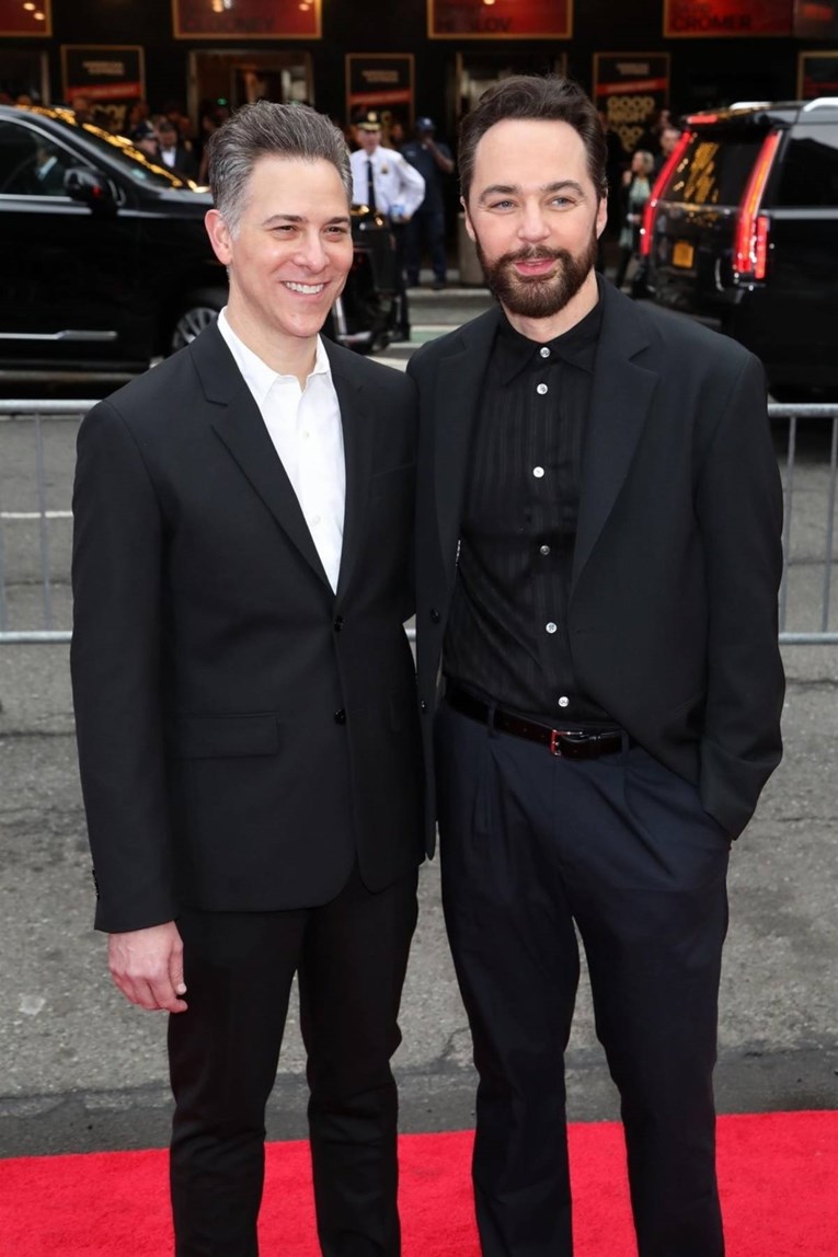 Sheldon iz Teorije velikog praska pozirao s mužem na premijeri predstave u New Yorku