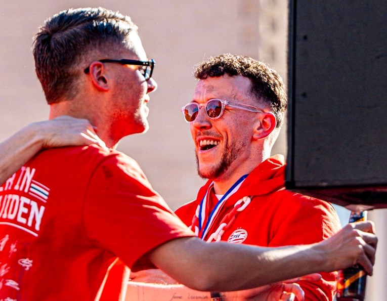 VIDEO Perišić ludovao na proslavi titule. "Bosna, Bosna, Esmire, Esmire"