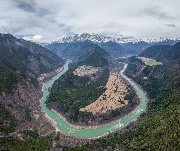 Kina gradi tajnu megabranu na Himalaji. Bušit će planinu zbog pada od 2000 metara