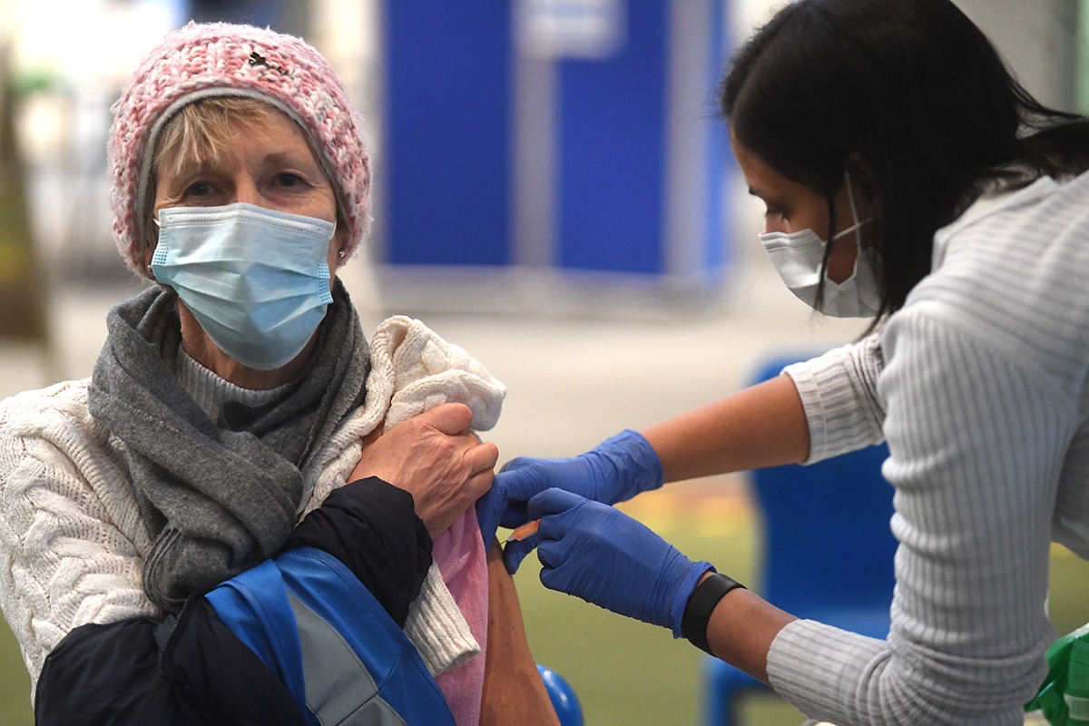 Velika Britanija cijepila više od 600 tisuća ljudi u jednom danu