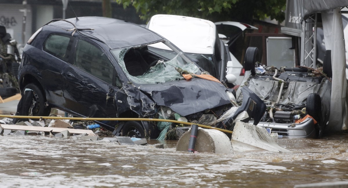 VIDEO Katastrofalne poplave u Njemačkoj i Belgiji. 64 mrtvih, tenkovima čiste odrone