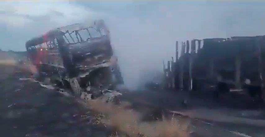 U Meksiku se sudarili bus i kamion. 19 mrtvih, tijela su pougljenjena