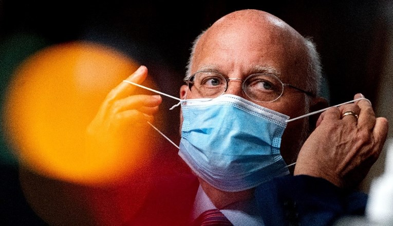 Trump tvrdi da je šef CDC-a bio zbunjen kad je rekao da maske štite bolje od cjepiva