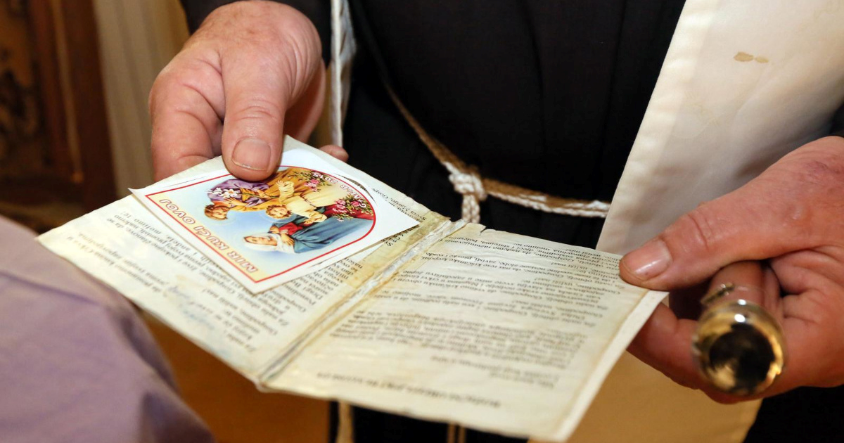 Vjernike u BiH naljutila naljepnica koju su dobili od popa. Radi se o - umjetnosti