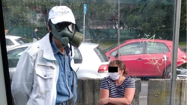 Spreman za susret s koronom: Zagrepčanin privlačio poglede zbog maske koju je nosio