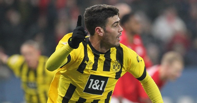 Borussia se golom u sudačkoj nadoknadi vratila u borbu za titulu