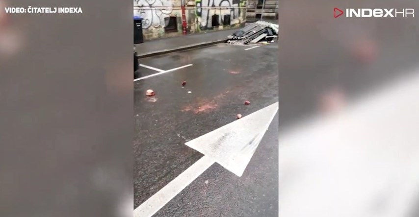 VIDEO Sa zgrada oštećenih u potresu u Zagrebu nakon kiše padale cigle po cesti
