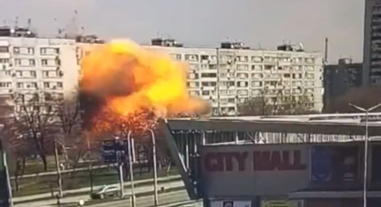 Zelenski objavio snimku: Ruski projektil udario u stambenu zgradu, tu žive i djeca